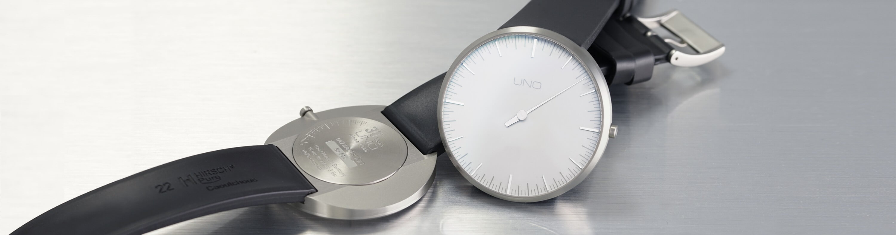 UNO Anniversary Titan Quartz White